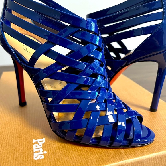Christian Louboutin Arakana 100 Patent
- Neptune SZ - 36 (6 Womens) - Picture 1 of 3